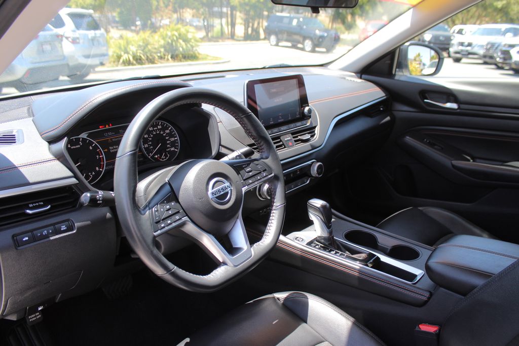2022 Nissan Altima 2.5 SR photo 12