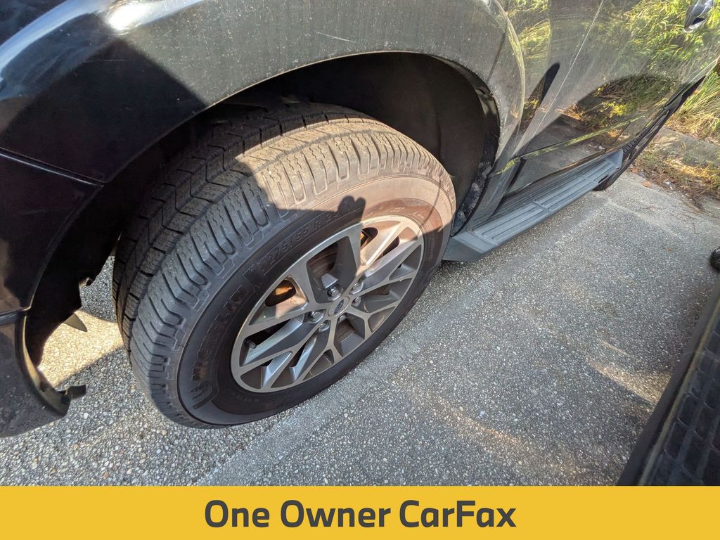 2017 Ford Expedition XLT photo 2