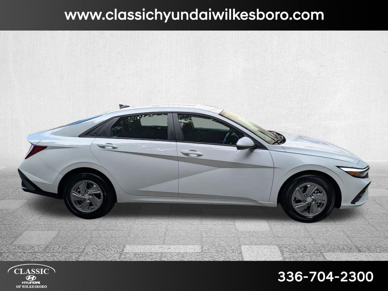 2025 Hyundai Elantra SE photo 3