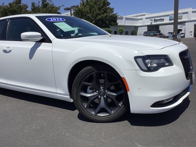 2023 Chrysler 300 S photo 3