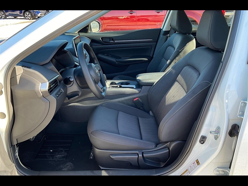 2025 Nissan Altima 2.5 S photo 9