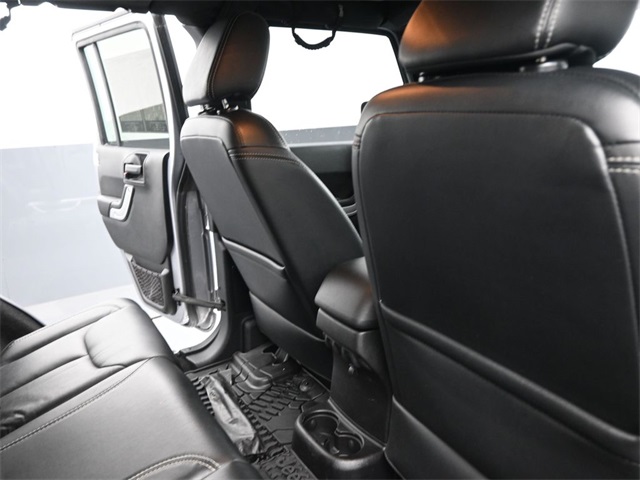 2014 Jeep Wrangler Unlimited Rubicon photo 21