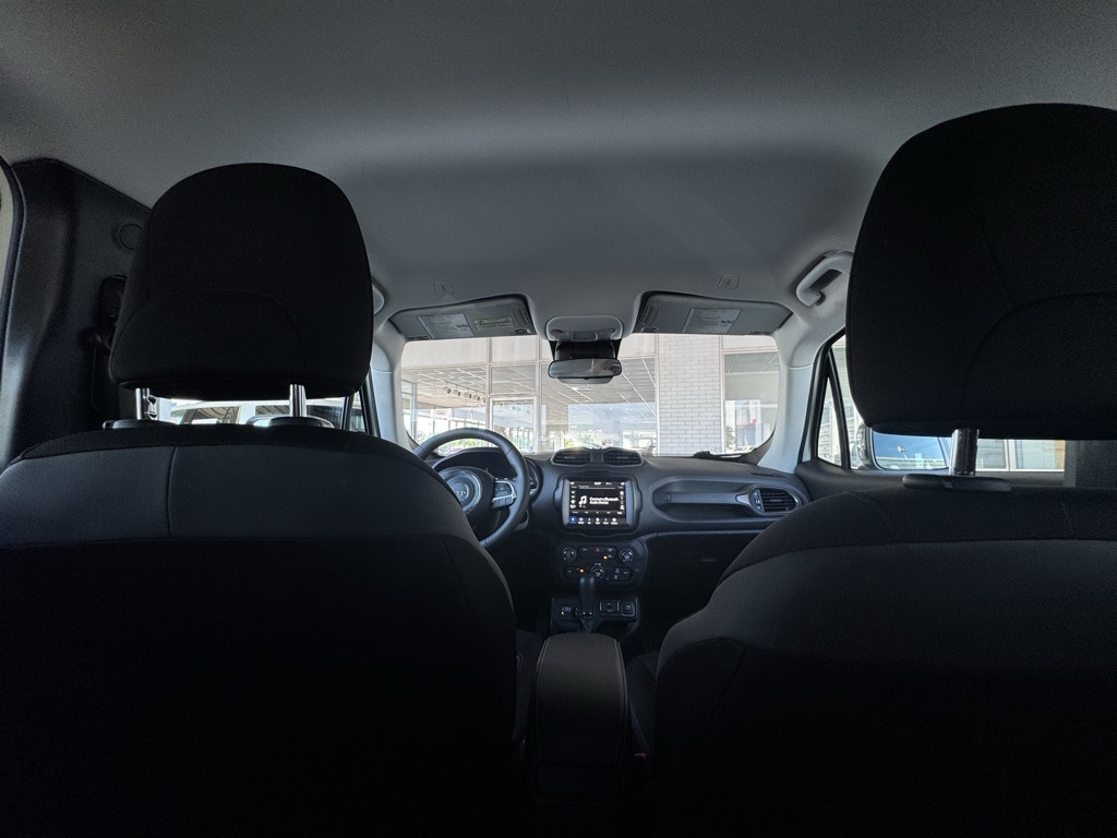 2023 Jeep Renegade Latitude Upland photo 18