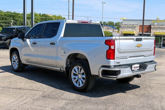 Used 2021 Silver Ice Metallic Chevrolet Custom image 5