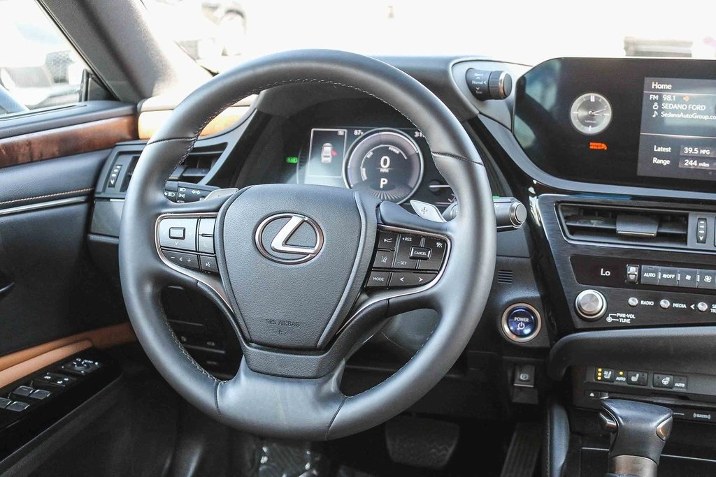 2022 Lexus ES 300h photo 14
