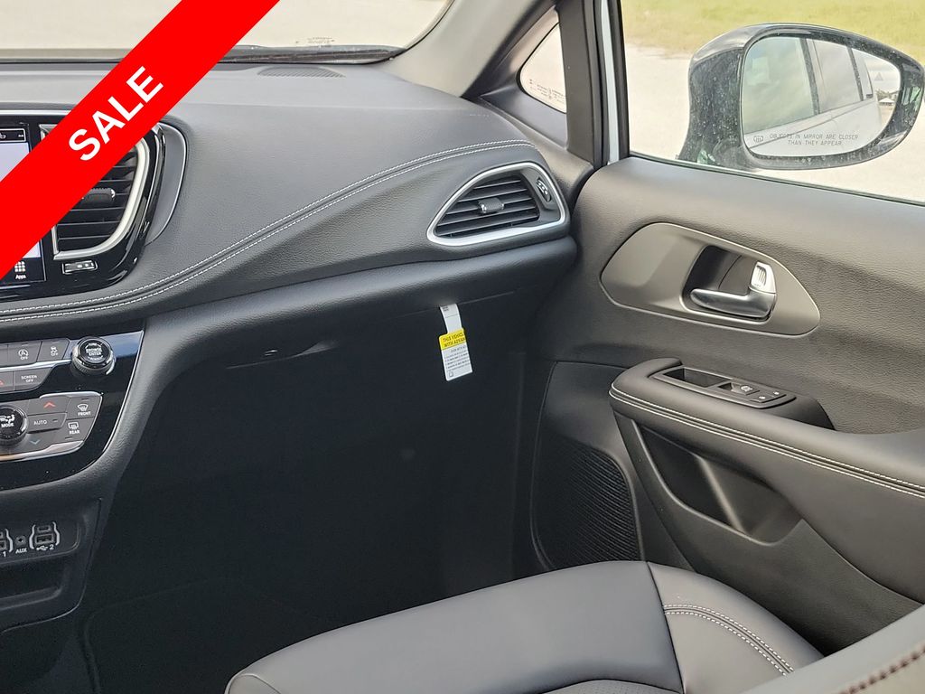 2025 Chrysler Pacifica photo 25