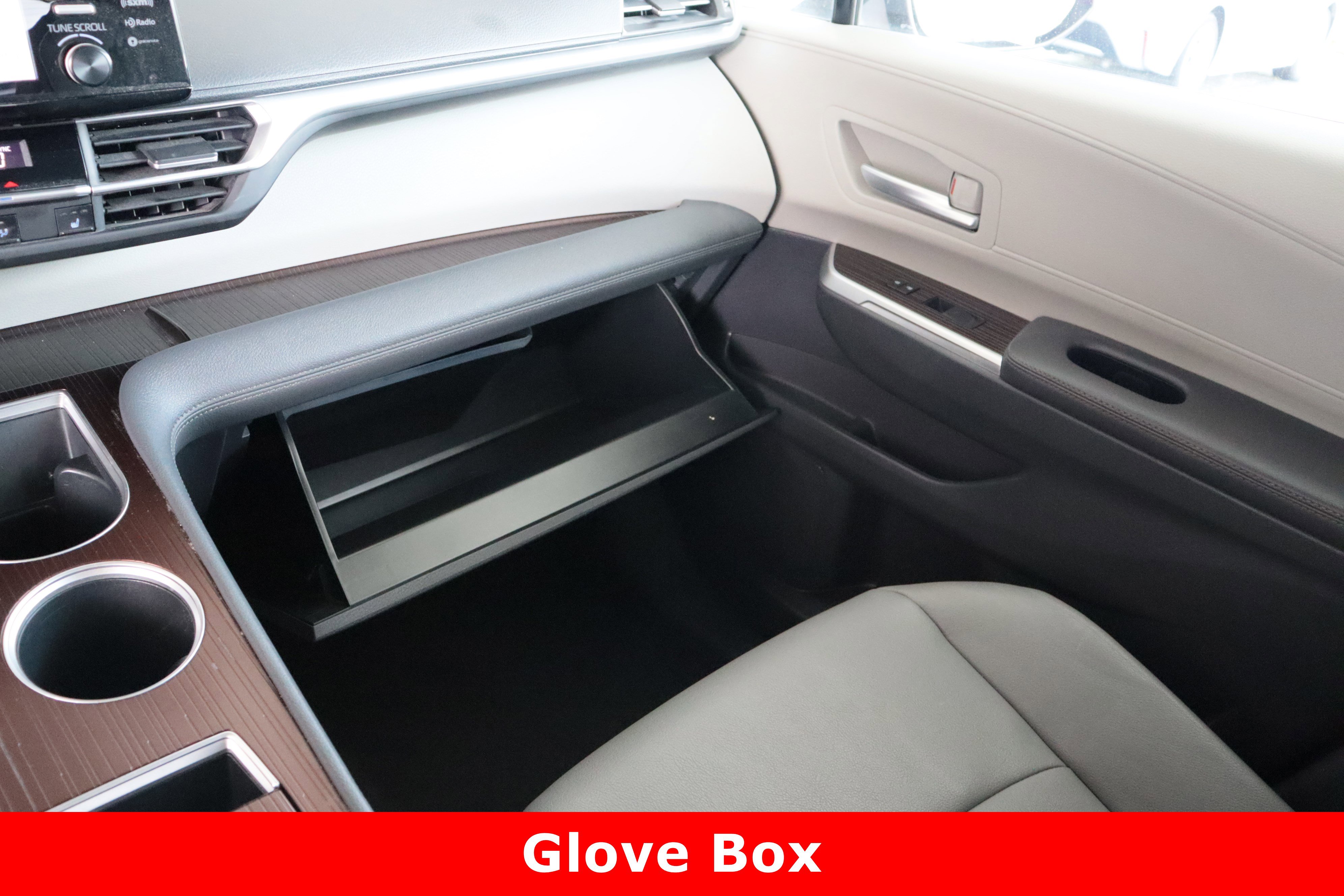 2023 Toyota Sienna XLE photo 23