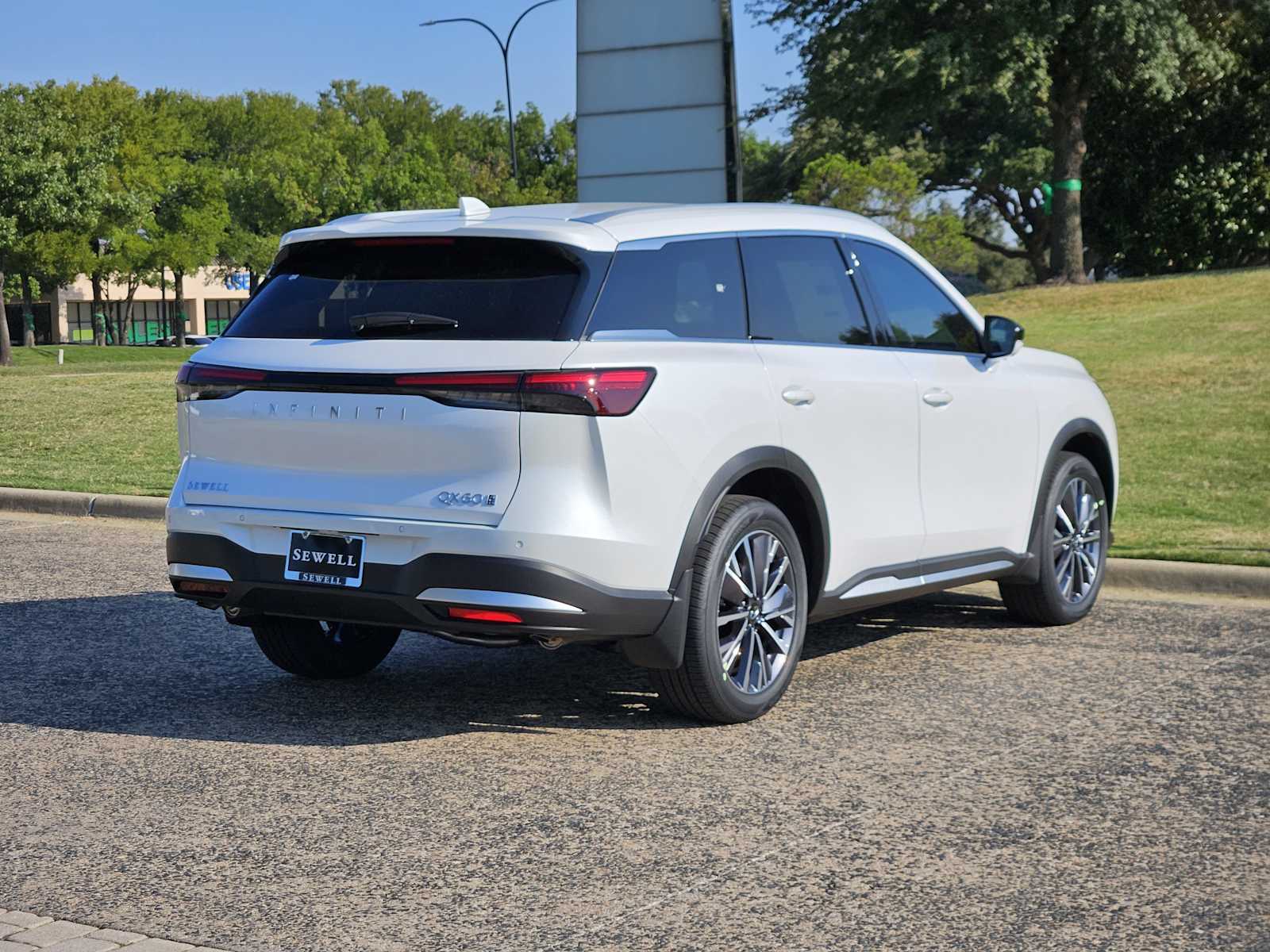 2026 Infiniti QX60 Luxe AWD photo 2