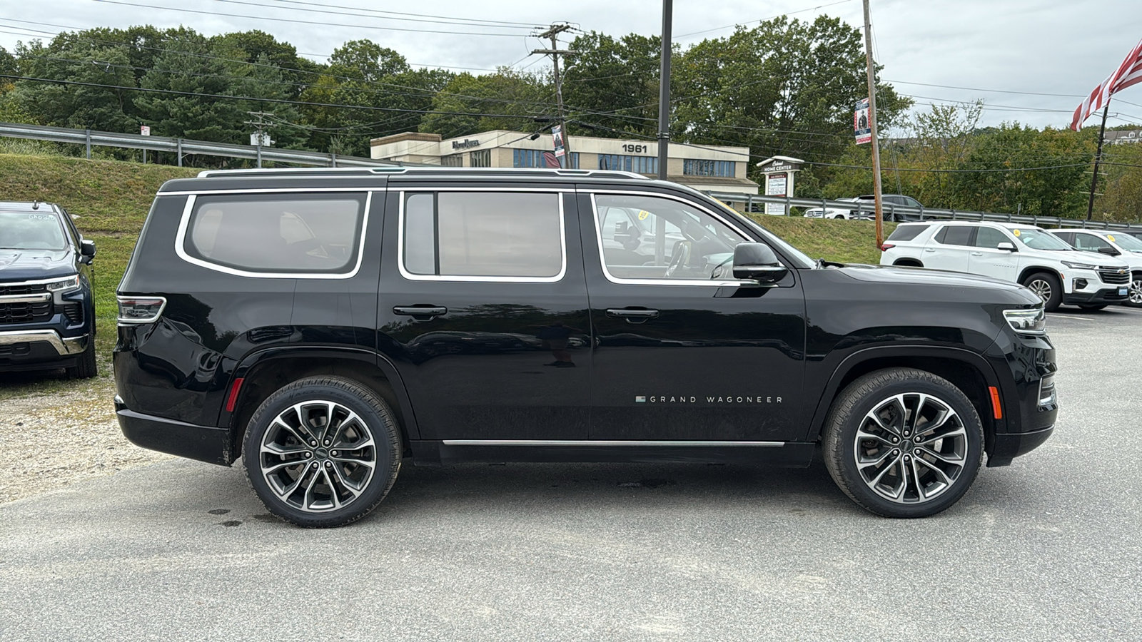 2022 Jeep Grand Wagoneer III photo 3