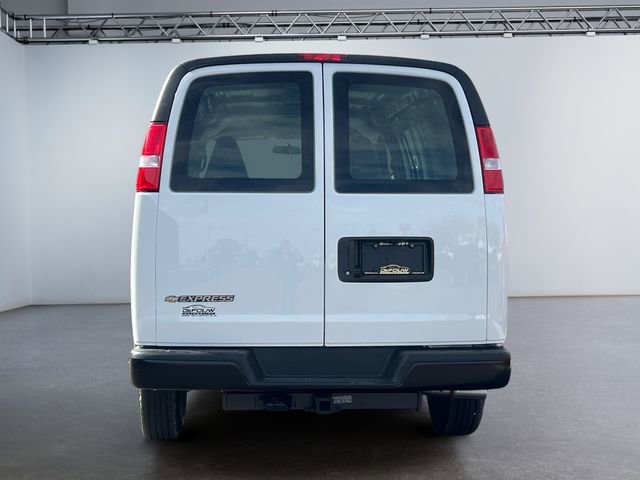 2025 Chevrolet Express Cargo 2500 photo 2