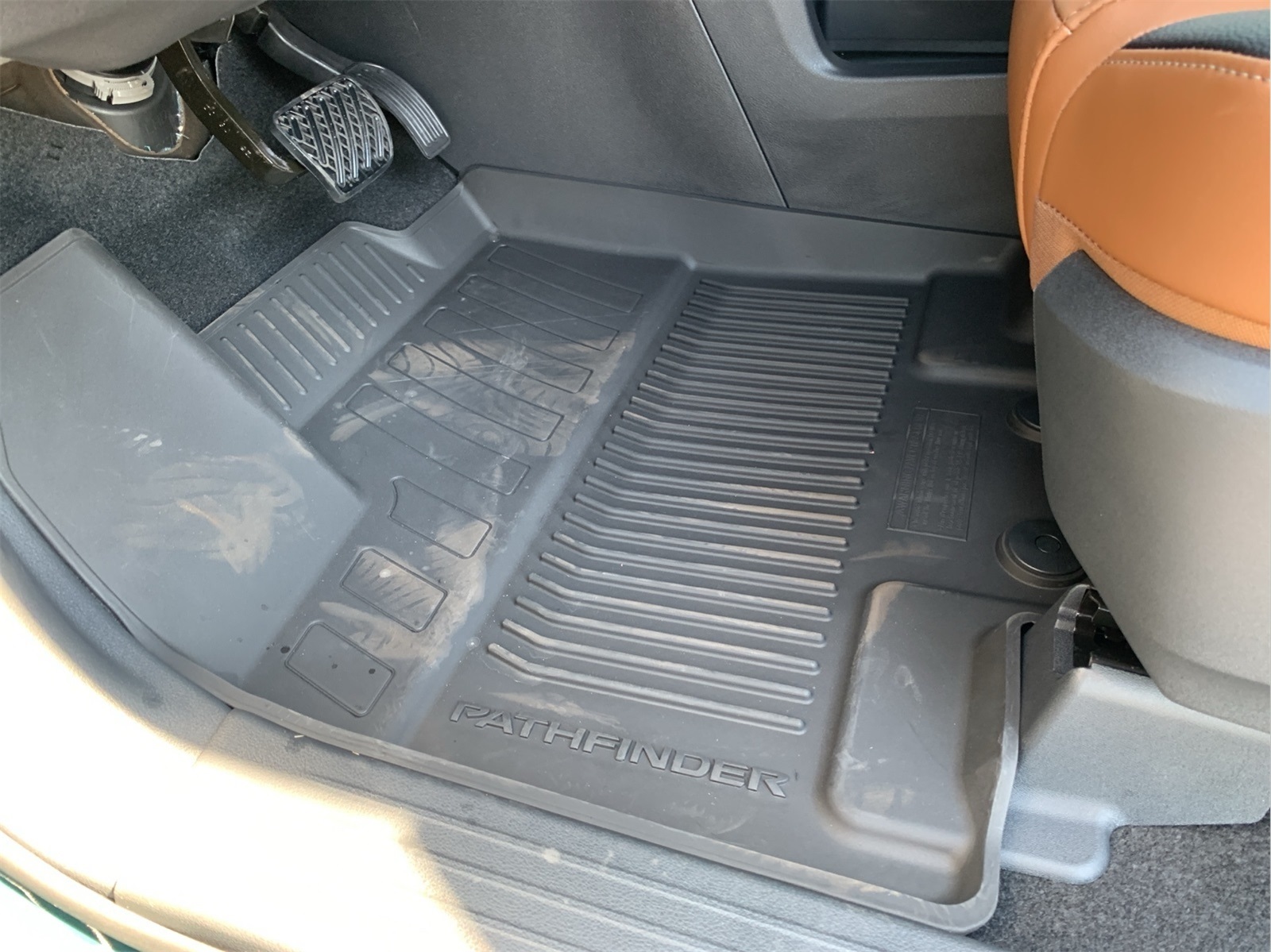 2025 Nissan Pathfinder Platinum photo 10