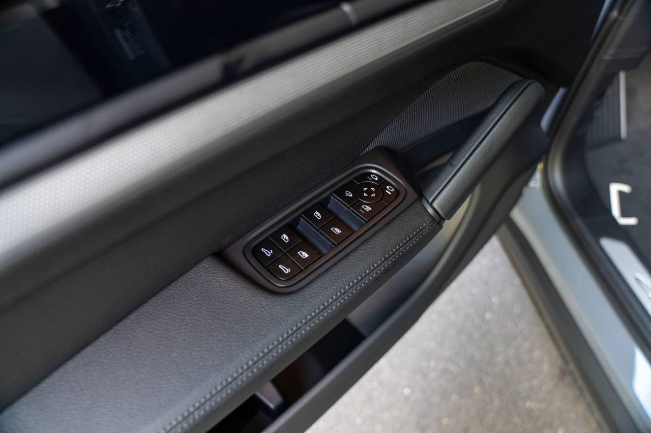 2025 Porsche Cayenne S photo 25