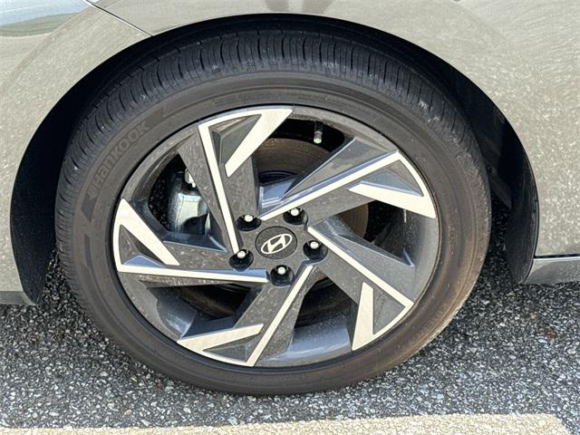 2025 Hyundai Elantra Hybrid Limited photo 10