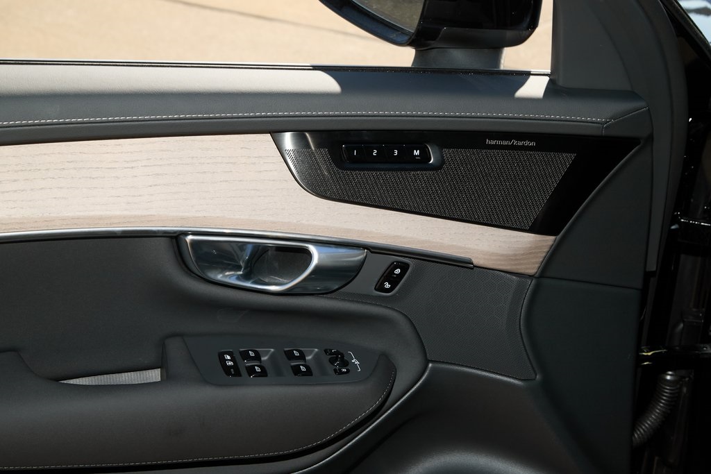 2026 VOLVO XC90 - Image 18