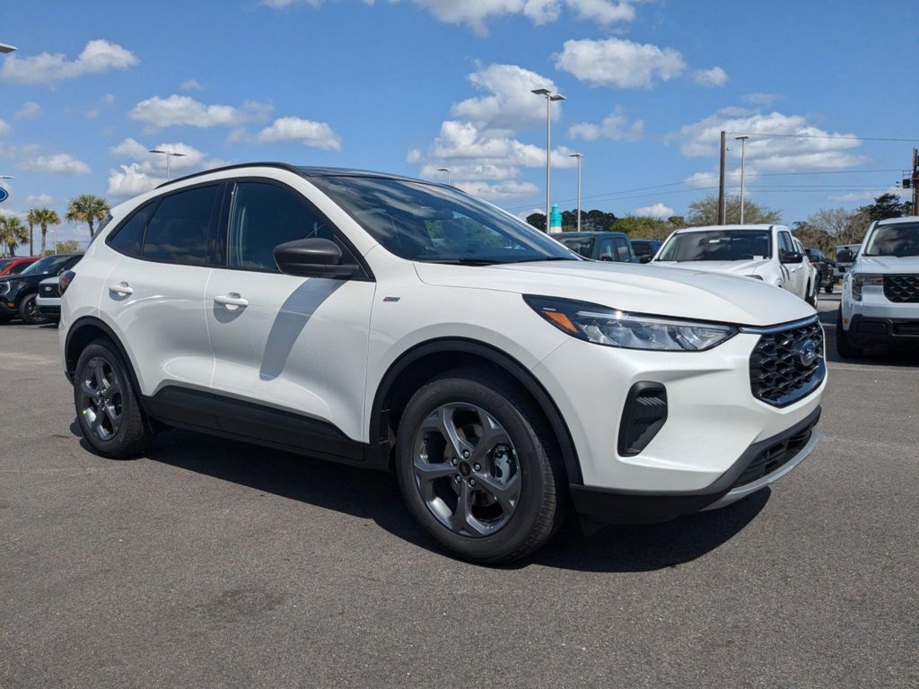 2025 Ford Escape ST-Line photo 2