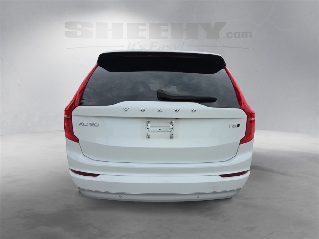 2022 Volvo XC90 T6 Momentum photo 4
