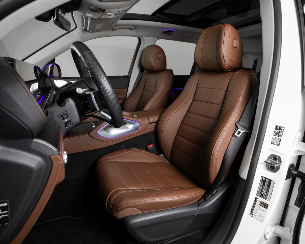 2024 Mercedes Benz GLS 4MATIC 580 photo 3