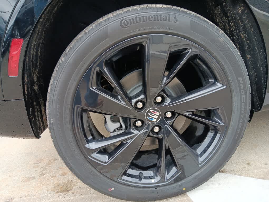 2025 Buick Envision Sport Touring photo 4