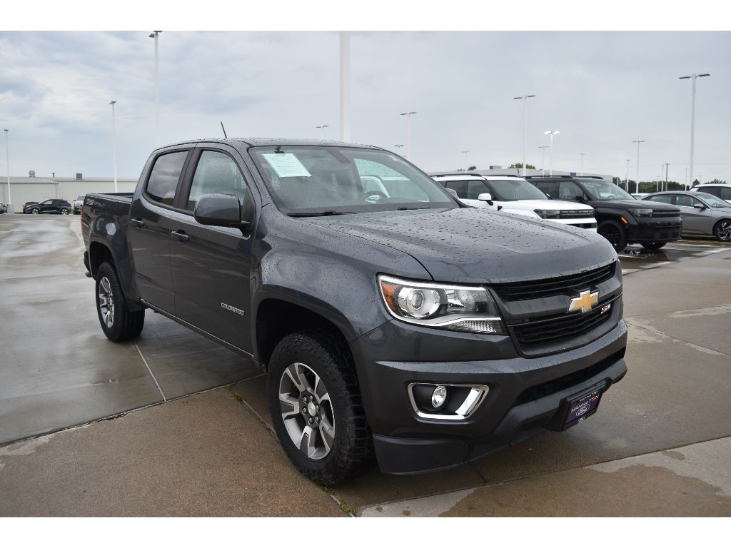 2017 Chevrolet Colorado Z71 photo 2