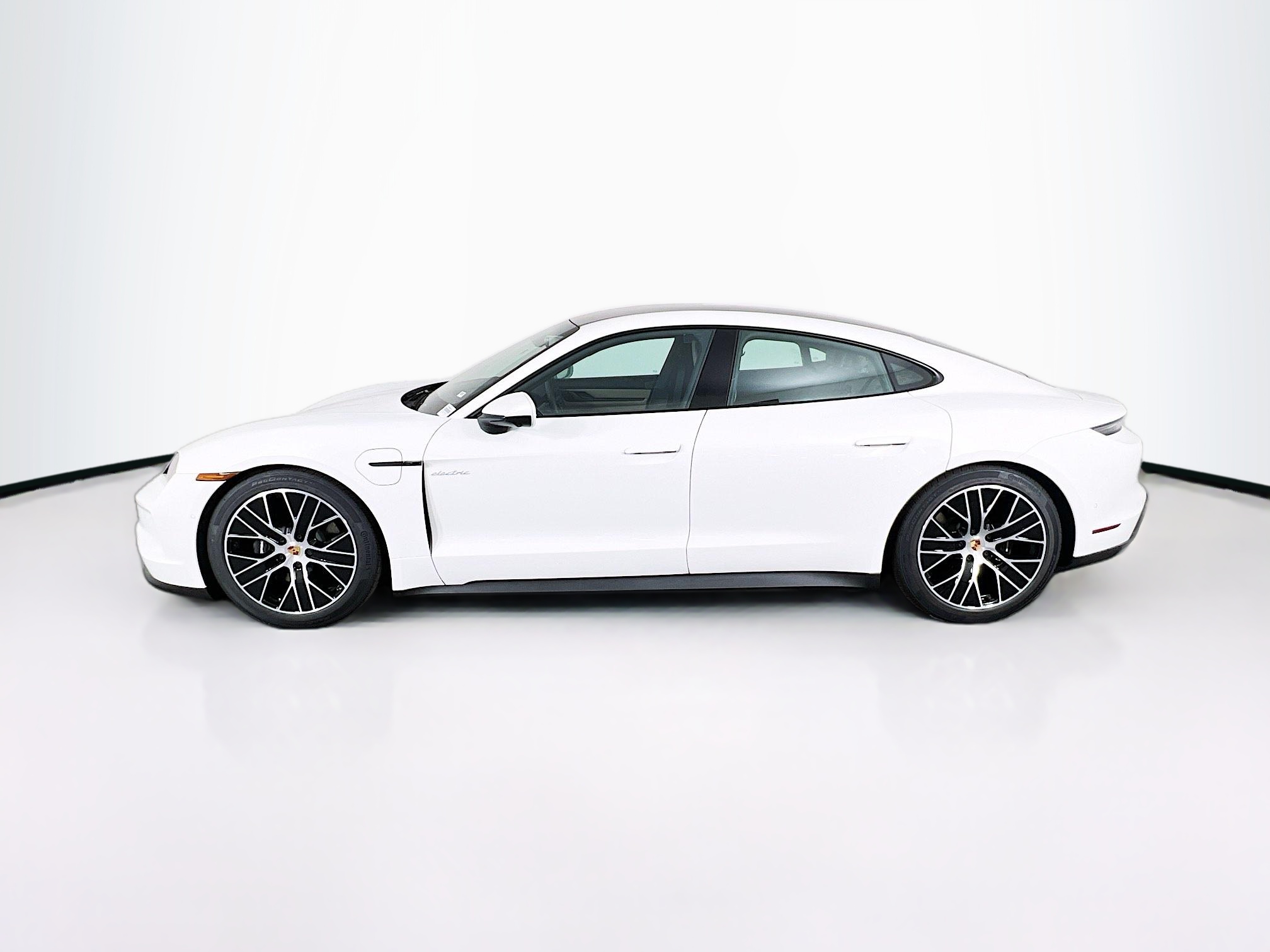 2025 Porsche Taycan 4 photo 2