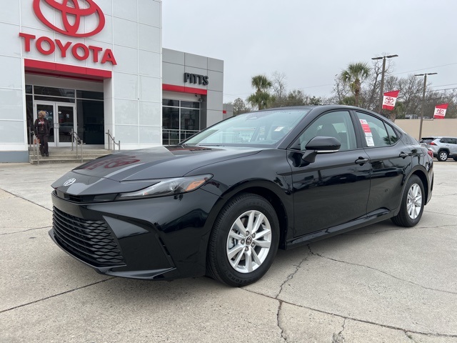 2026 Toyota Camry LE's photo