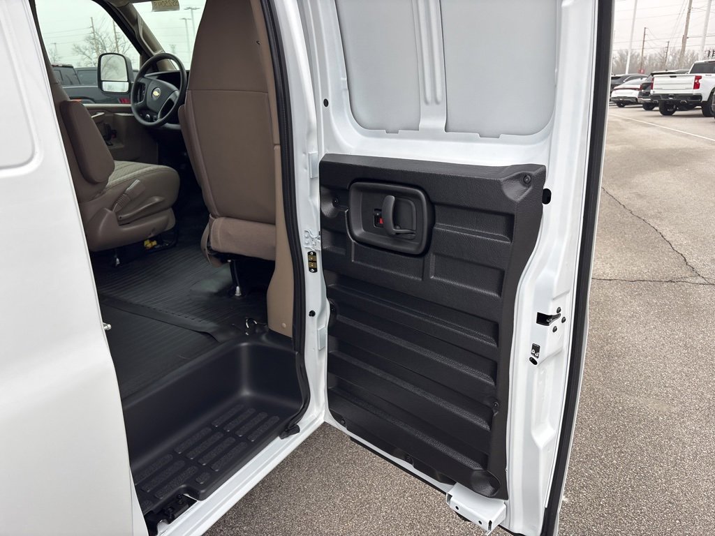 2025 Chevrolet Express Cargo 2500 photo 2