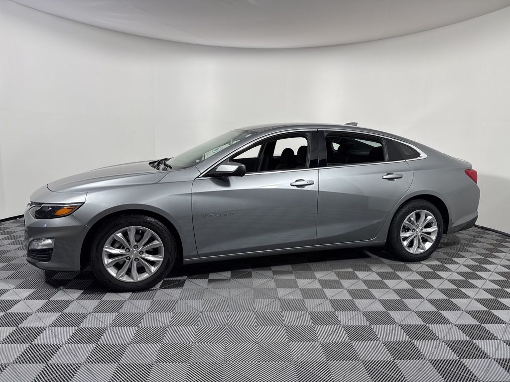 2023 Chevrolet Malibu 1LT photo 2