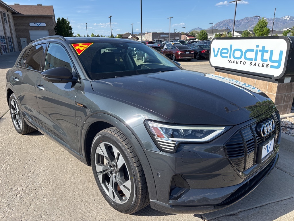 2021 Audi e-tron Premium's photo