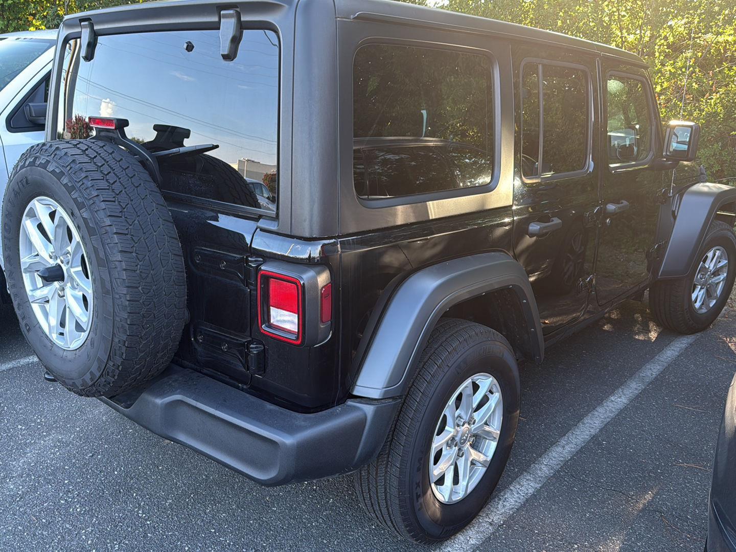 2023 Jeep Wrangler Sport S photo 3
