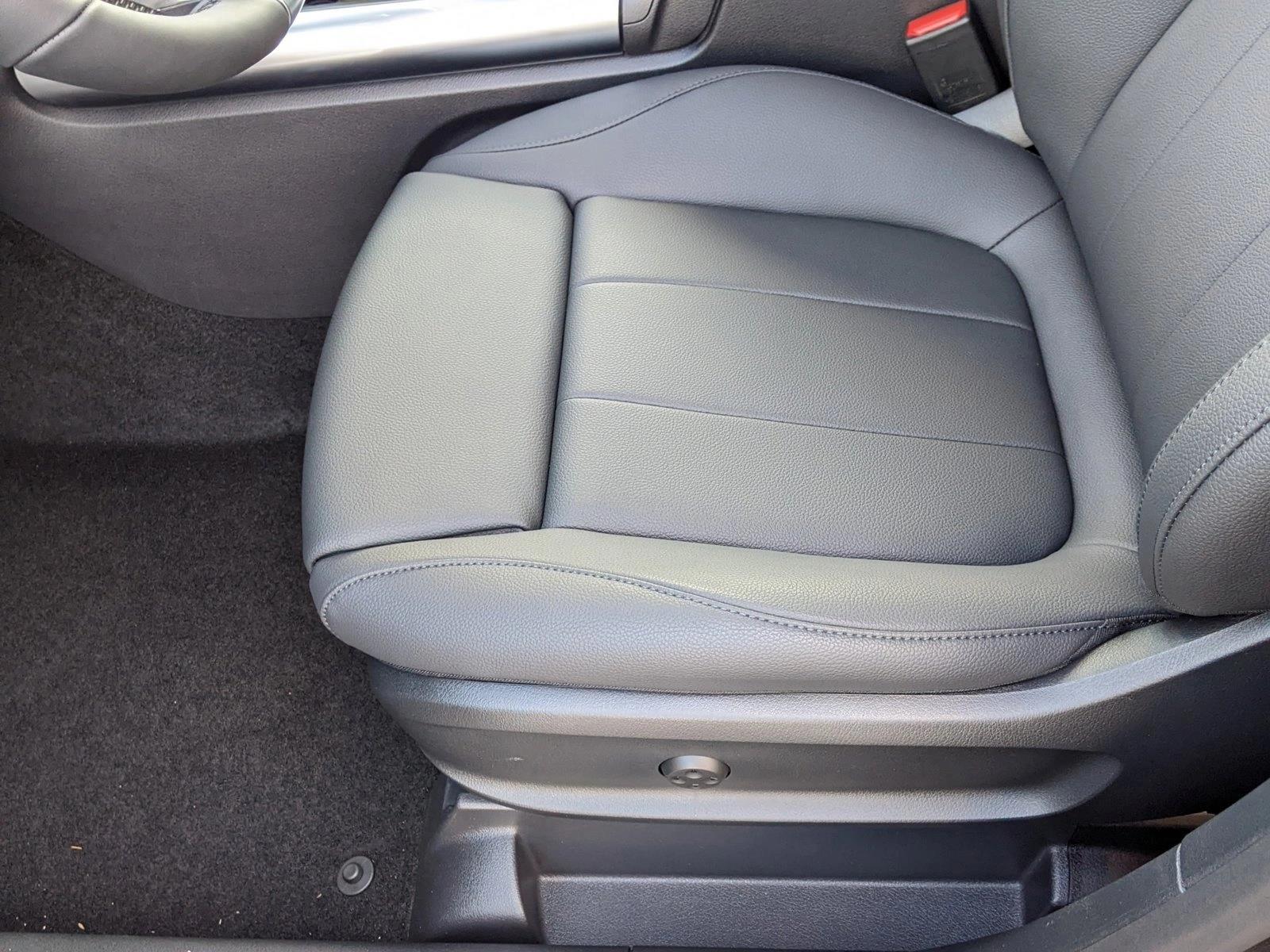 2025 Mercedes Benz GLA 250 4MATIC photo 4