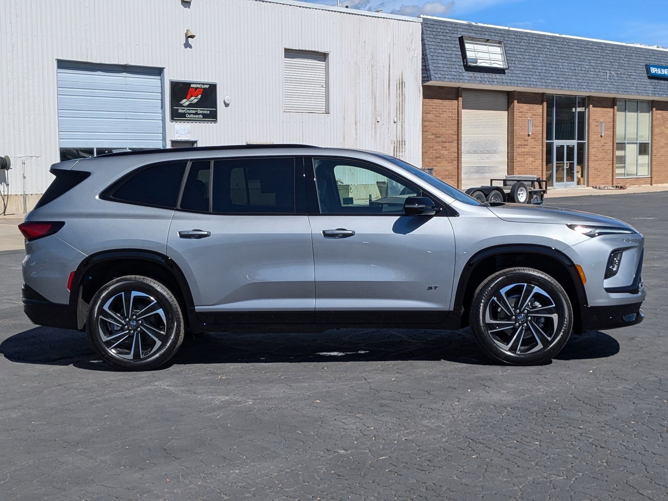 2025 Buick Enclave Sport Touring photo 2