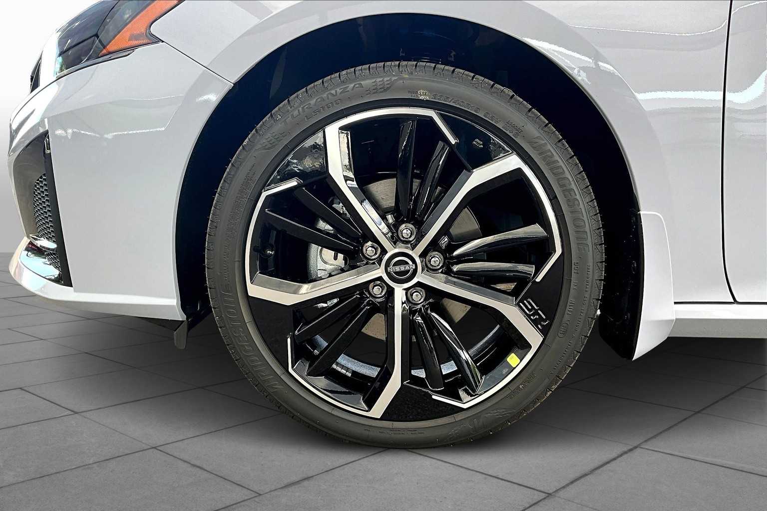 2025 Nissan Altima SR photo 8