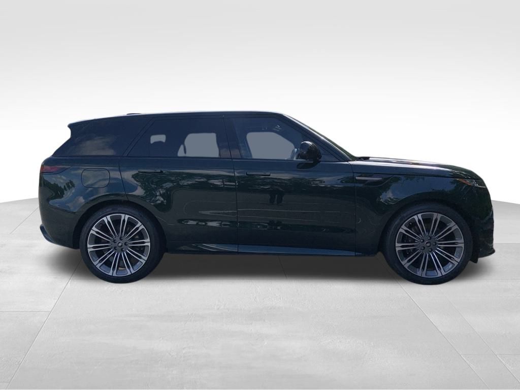 2025 Land Rover Range Rover Sport SE photo 4