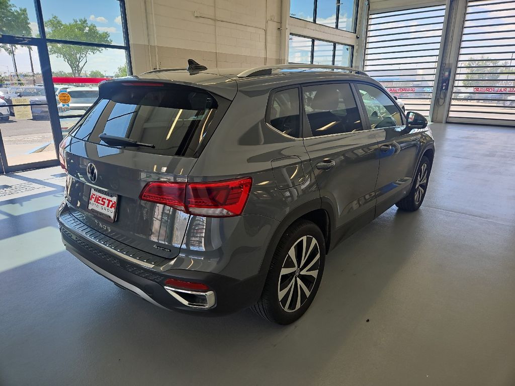 2022 Volkswagen Taos SE photo 4