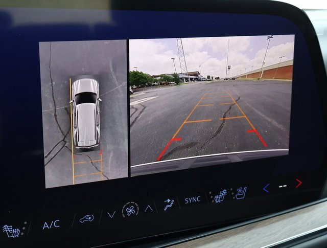 2025 Chevrolet Tahoe High Country photo 2