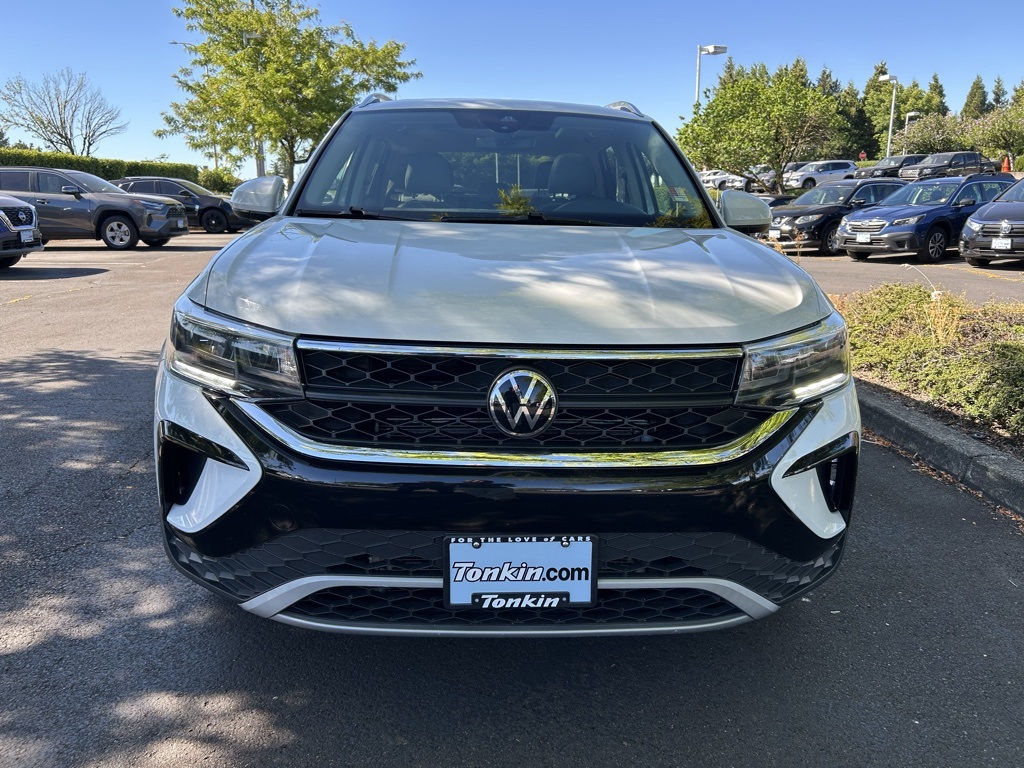2023 Volkswagen Taos SE photo 2