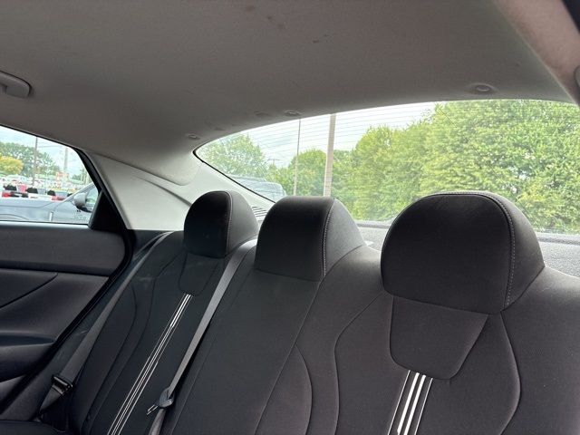 2021 Hyundai Elantra SEL photo 28