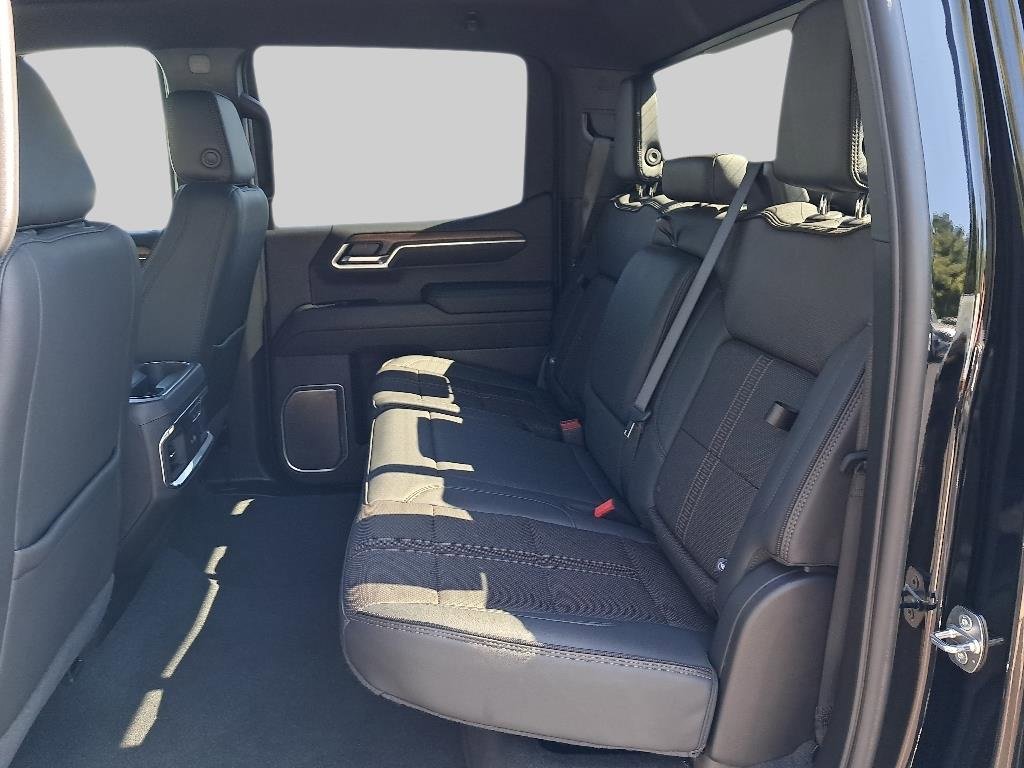 2024 Chevrolet Silverado 1500 High Country photo 8