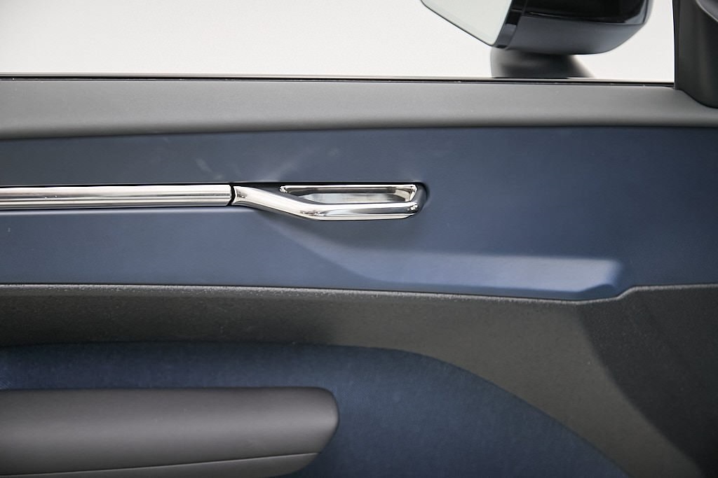 2025 VOLVO EX30 - Image 10