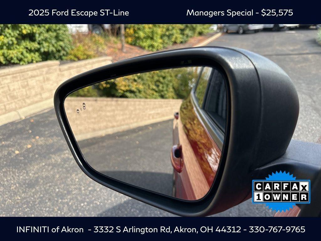 2025 Ford Escape ST-Line photo 3