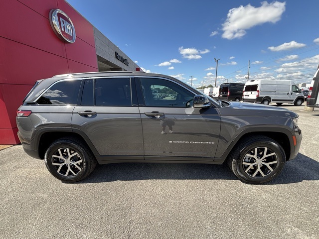 2025 Jeep Grand Cherokee Limited photo 4