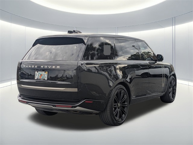2024 Land Rover Range Rover SE photo 4