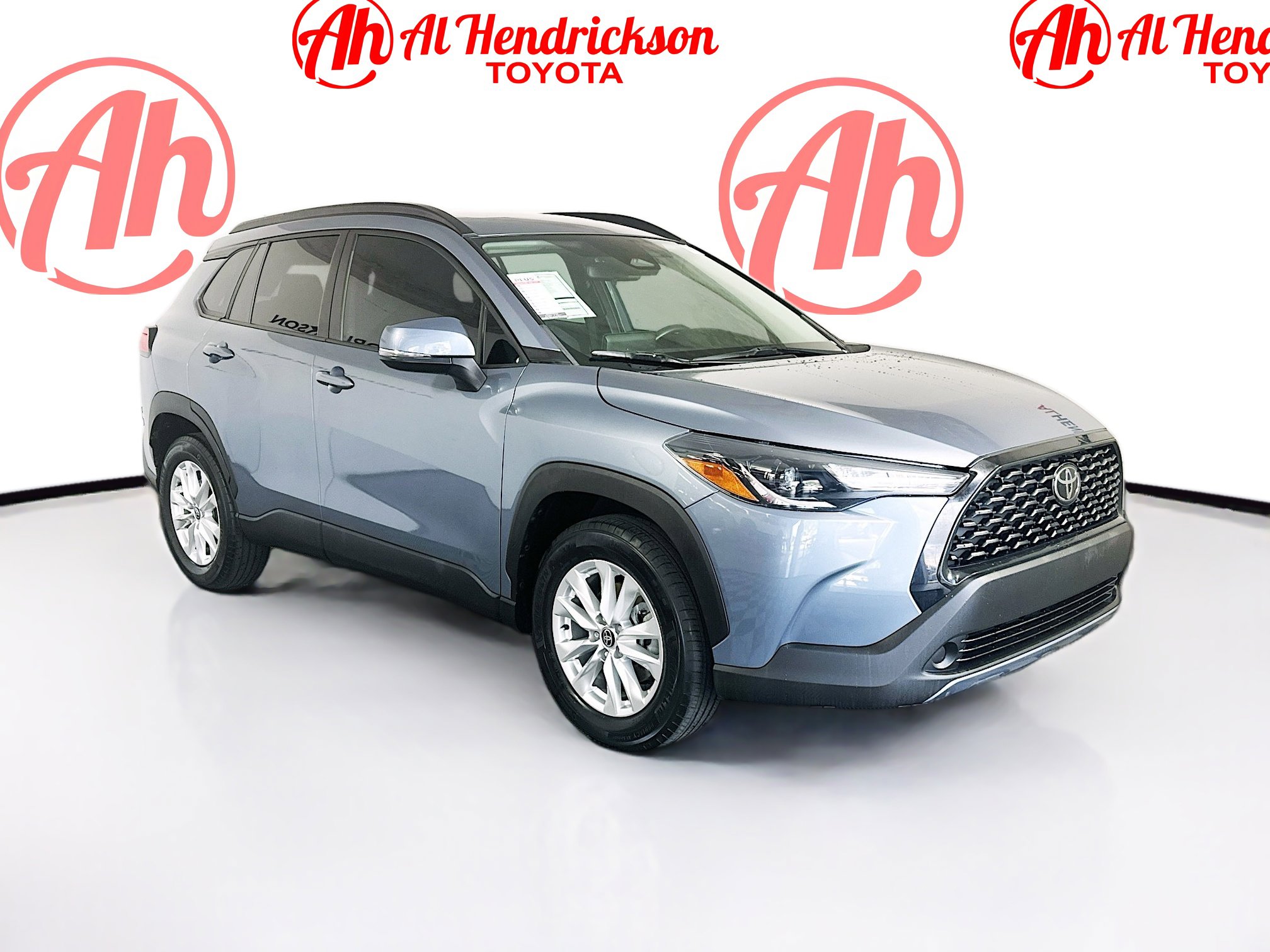 2023 Toyota Corolla Cross LE's photo