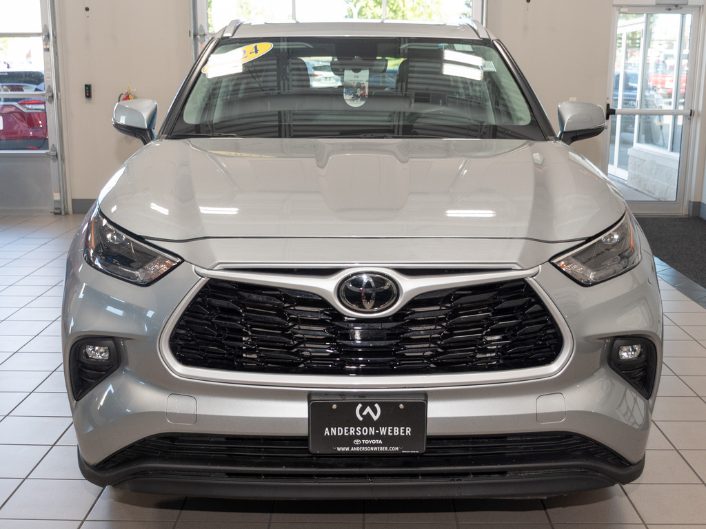 2024 Toyota Highlander XLE photo 2