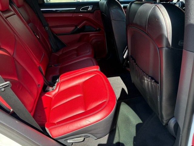 2017 Porsche Cayenne Platinum Edition photo 30