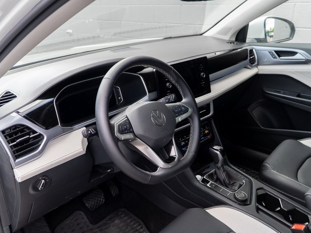 2025 Volkswagen Taos SEL photo 3