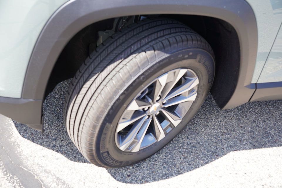 2026 Chevrolet Equinox LT photo 4