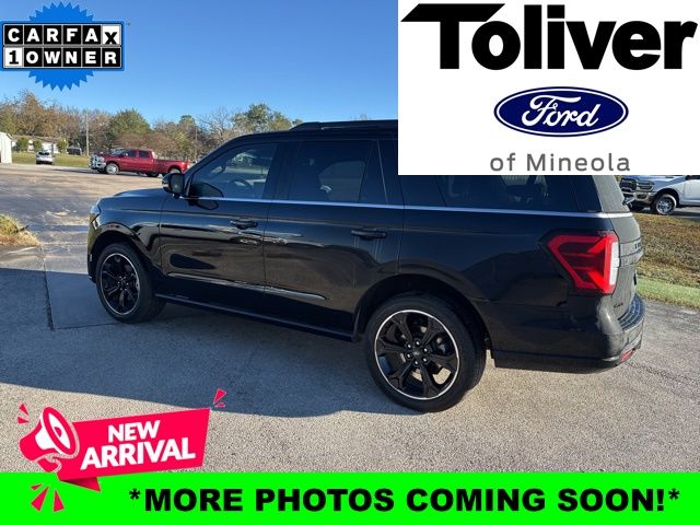 2023 Ford Expedition Limited's photo