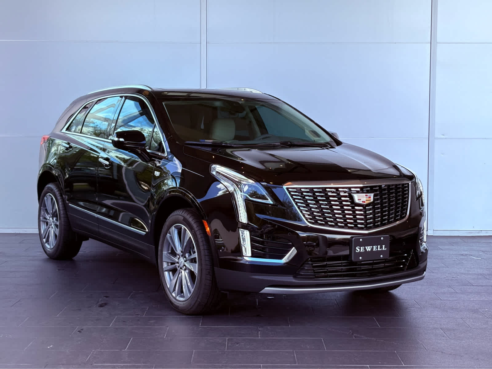 2025 Cadillac XT5 Premium Luxury photo 2