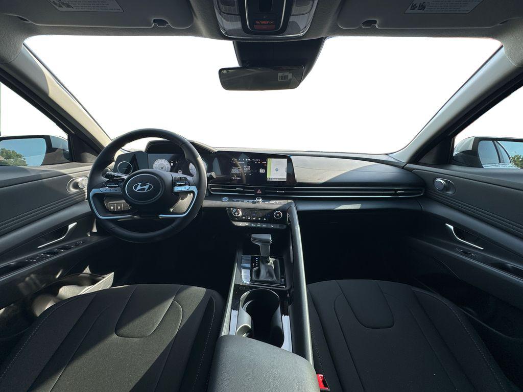2025 Hyundai Elantra SEL Convenience photo 21
